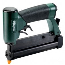 Скобозабивний пістолет пневматичний Metabo DKG 80/16 для широких оббивних скоб (6-16 мм)